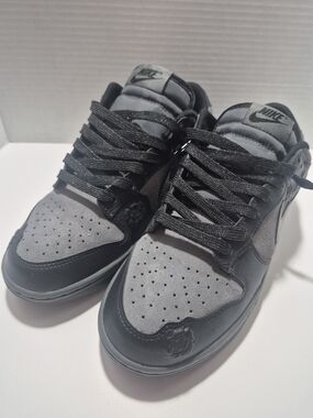 Nike Men’s Black and Gray Low-Top Sneakers